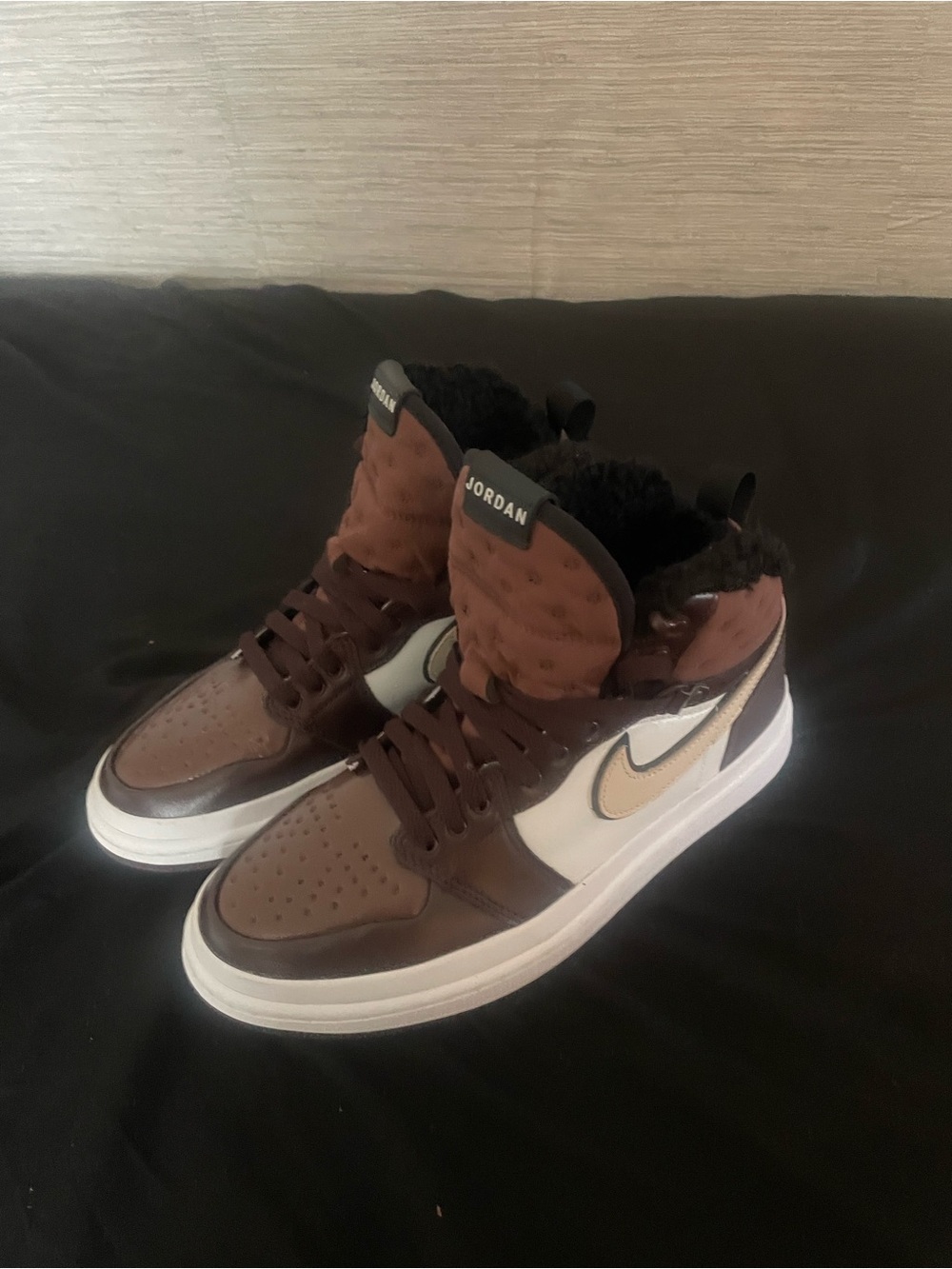 Jordan 1 (size 8.5 woman’s) send offers